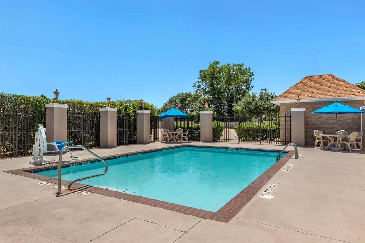 Comfort Suites Waco Near University Area Exterior photo