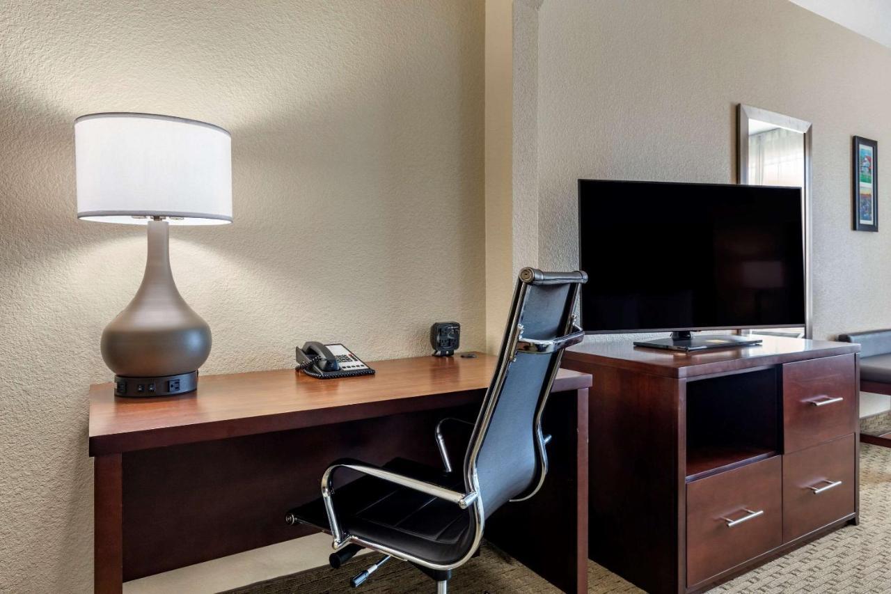 Comfort Suites Waco Near University Area Exterior photo